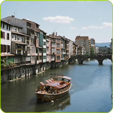 Les maisons sur l'Agout et le coche d'eau - Castres (Tarn) Les maisons sur l'Agout et le coche d'eau - Castres (Tarn)